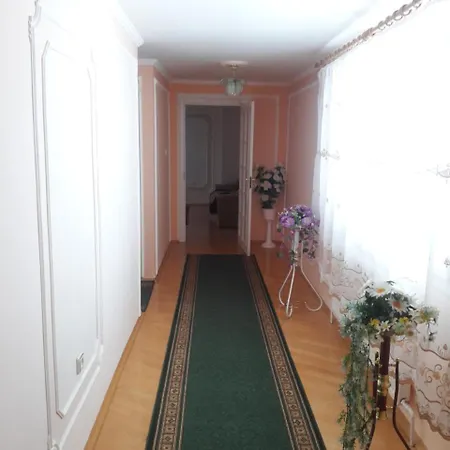 Приватна Садиба Guest house Lazeshchyna